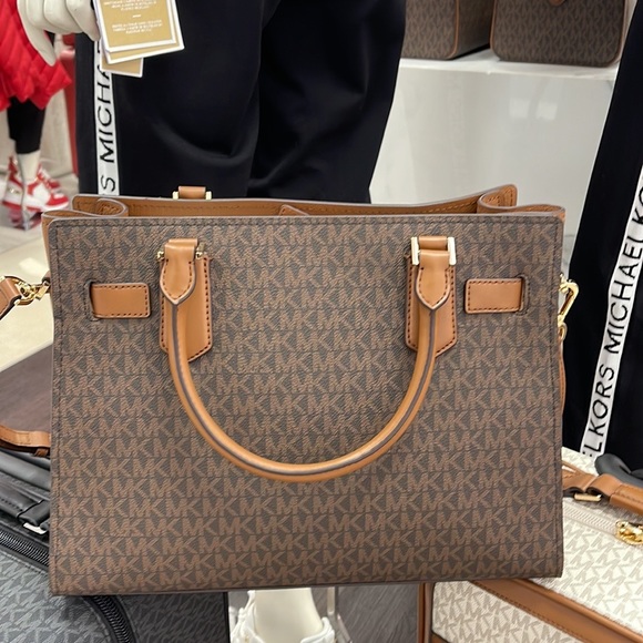 MICHAEL KORS 
Hamilton Medium Logo Satchel
Brown Signature
NWT - Picture 8 of 16
